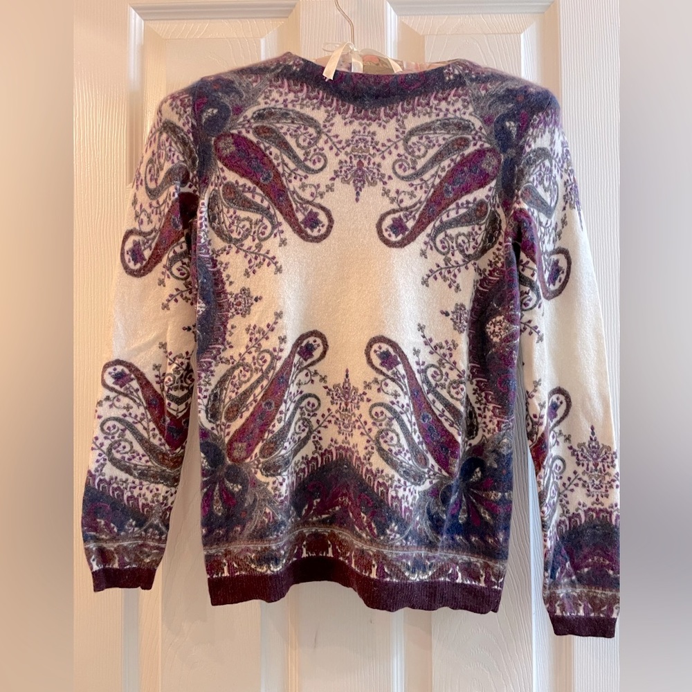 Talbots cashmere pullover sweater. Paisley pattern. White and purple. MP.